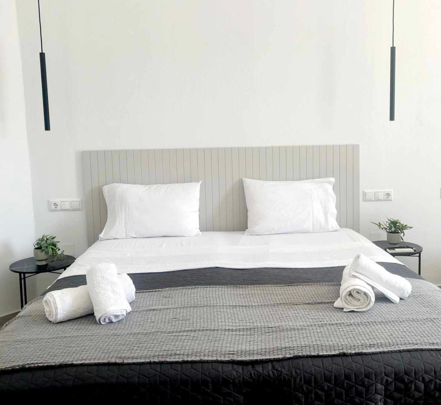 Maya Apartments, Modern And Convenient Apartments With Private Parking Skiathos-stad Buitenkant foto