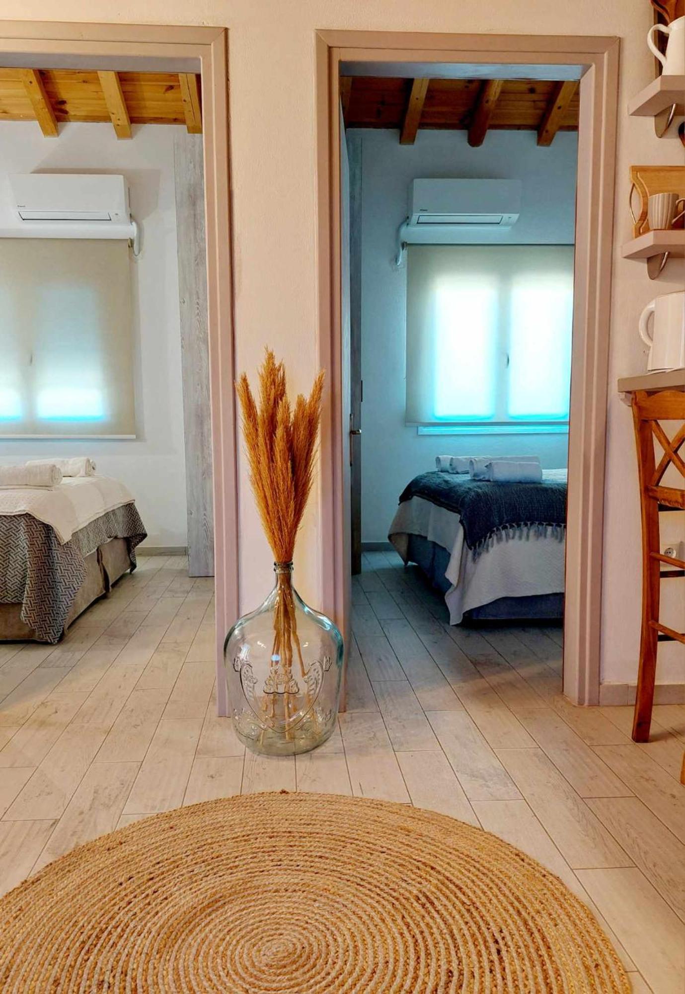 Maya Apartments, Modern And Convenient Apartments With Private Parking Skiathos-stad Buitenkant foto