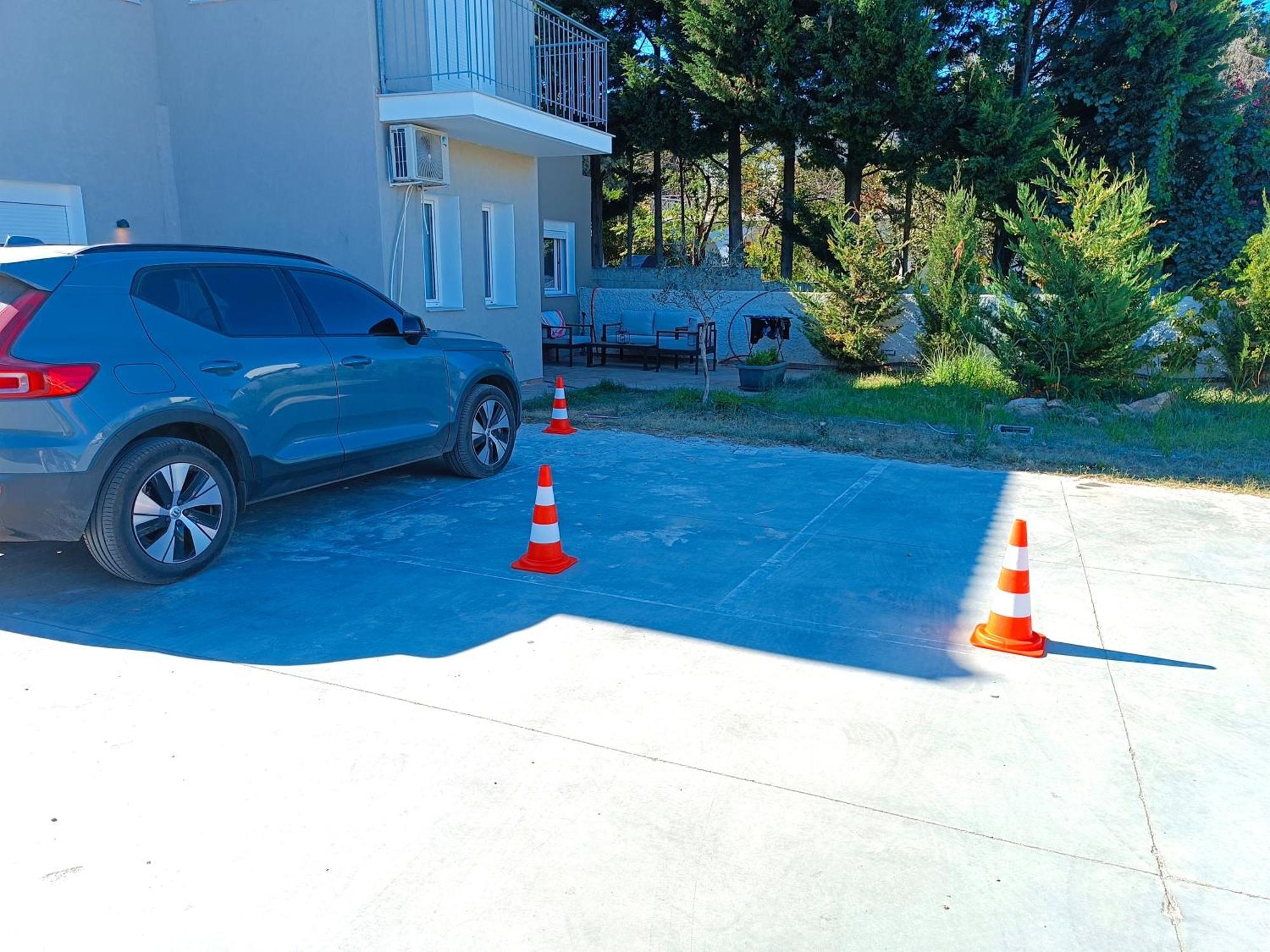 Maya Apartments, Modern And Convenient Apartments With Private Parking Skiathos-stad Buitenkant foto